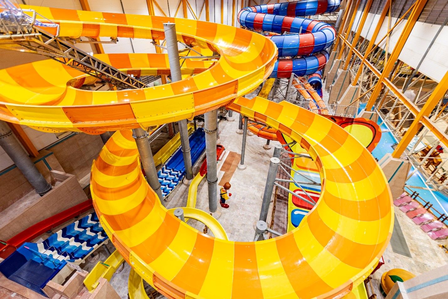 معرفی سرزمین موج‌های آبی مشهد 