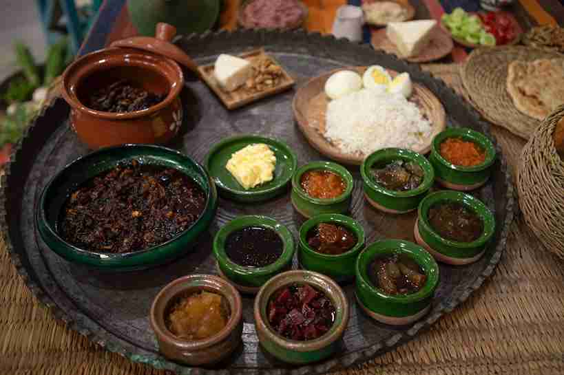 بهترین رستوران های رشت؛ از شکم الملوک تا کبابی حاج حسین!