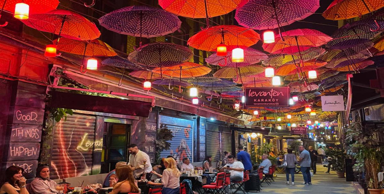 شب نشینی در کاراکوی استانبول