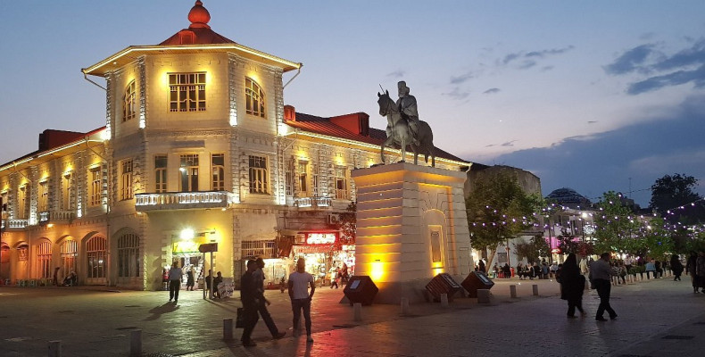 جاهای دیدنی رشت؛ از میدان شهرداری معروف تا جاهایی که محلی ها میدانند!