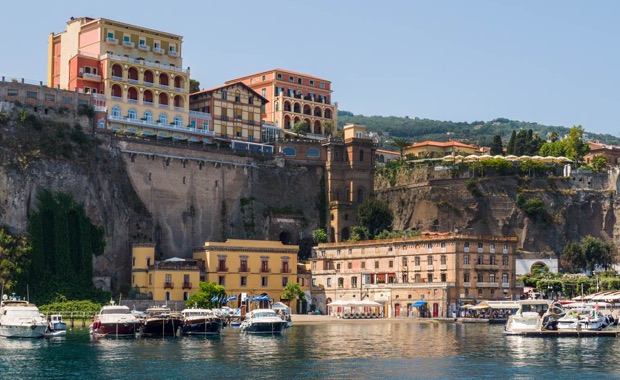 بهترین زمان سفر به کاپری ؛ آبوهوا، شلوغی و هزینه هر فصل