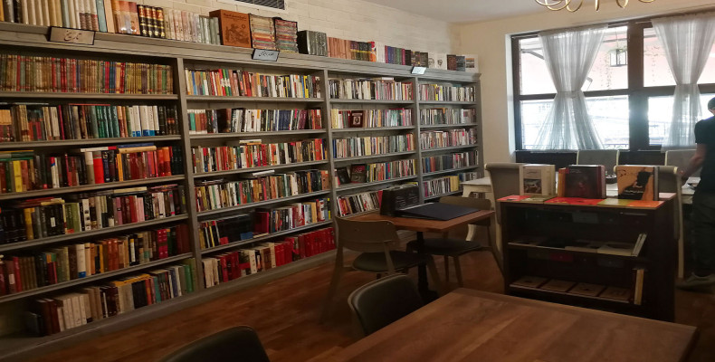 کافه کتاب ارسطو