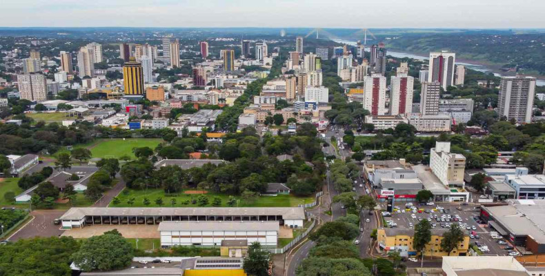 شهر ایگواسو ؛ بازدید از آبشارهای نعلیشکل و تفریحات بهيادماندنی