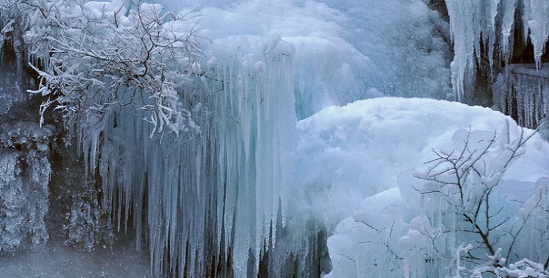 بازدید از آبشارهای یخی