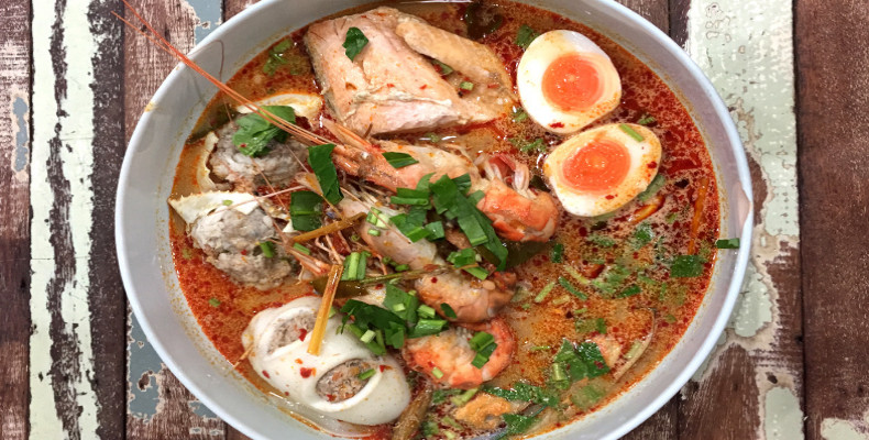 رستوران Pe Aor Tom Yum Goong