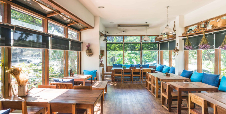 کافه Bluetamp از بهترین کافه های بانکوک