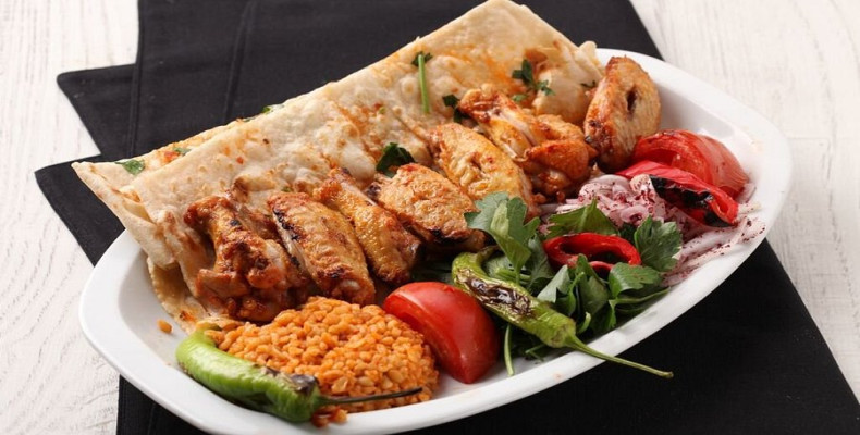 5 تا از بهترین غذاهای خیابانی مادرید؛ پینچو تورتیلا تا چوروس با شکلات