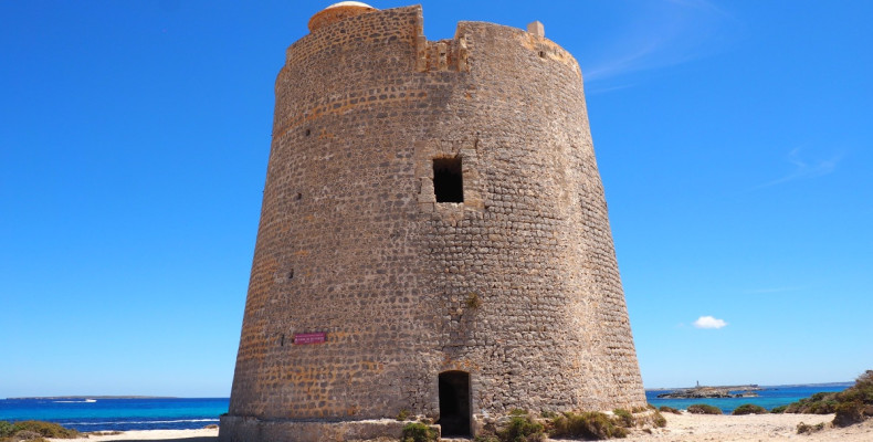 برج‌های دیدبانی دزدان‌دریایی ایبیزا