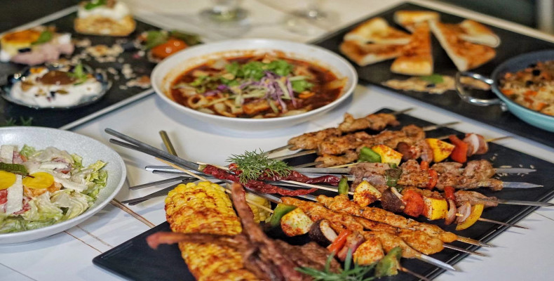 بره کبابی همراه با نان تنوری 