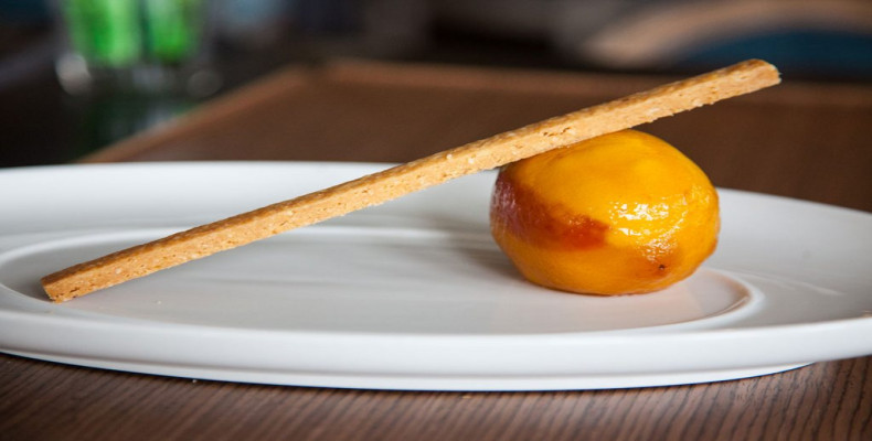 تارت لیمویی در رستوران Mr. & Mrs. Bund