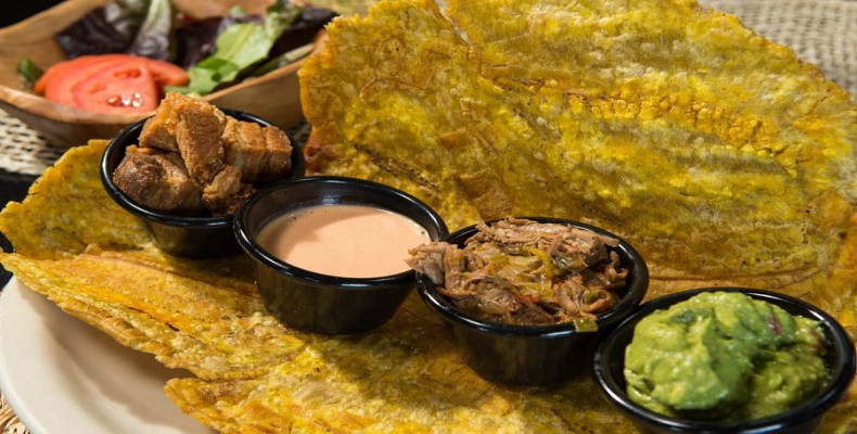 5. رستوران پاپایاس (Papayas Restaurant) رستوران های ارزان قیمت مدلین