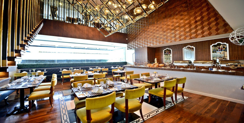 رستوران کیوب