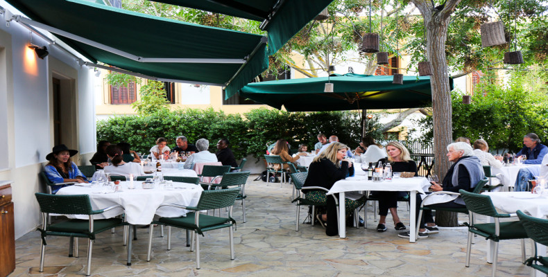 رستوران Macao Café