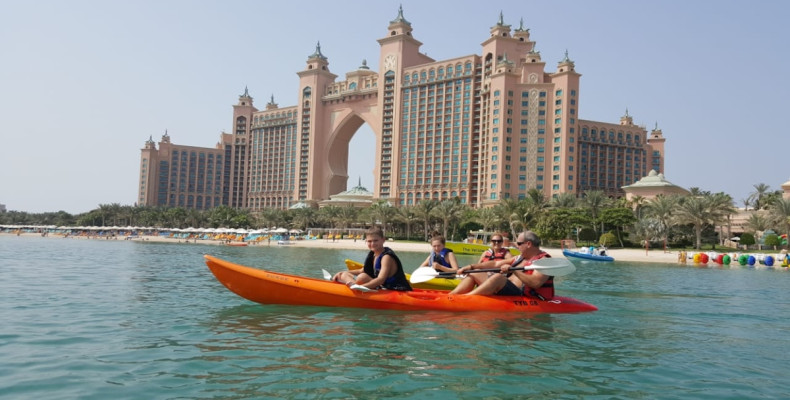 قایق‌رانی کایاک در پالم جمیرا