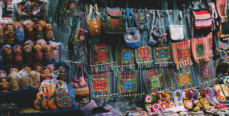 وسایل عجیب‌وغریب از بازار Chor یا بازار دزدان