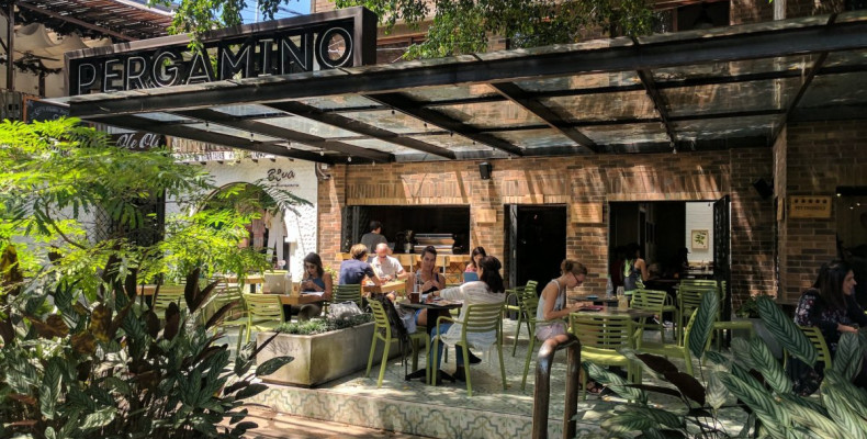 Pergamino Café (کافه پرگامینو)