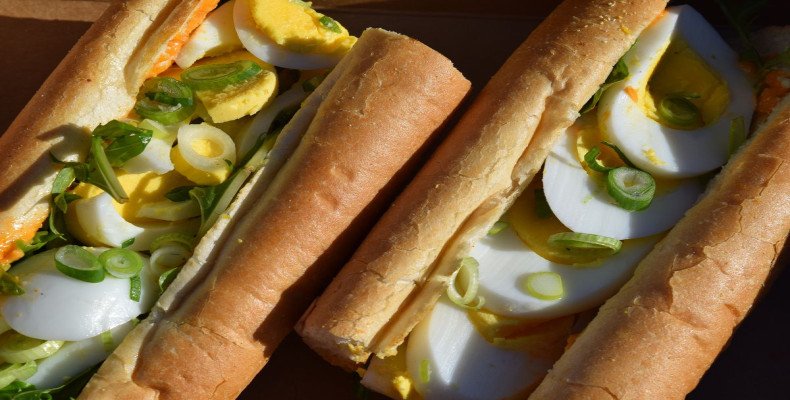 نان تخم‌مرغ (Egg Bun)