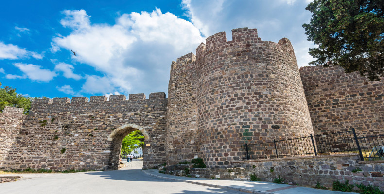 قلعه کادیفه‌کاله از جاهای دیدنی ازمیر