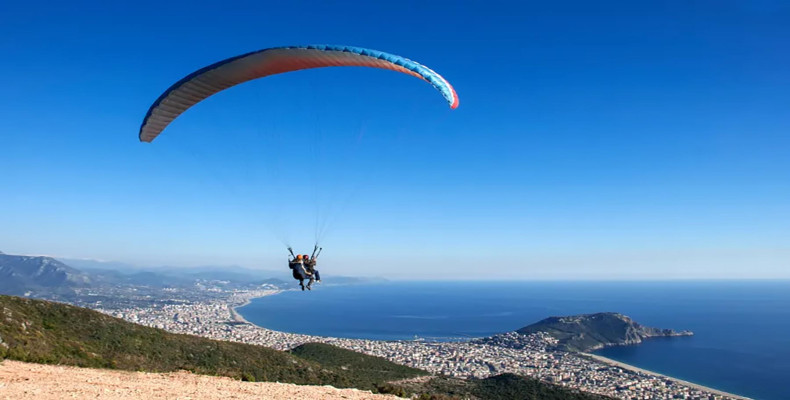 پرواز با پاراگلایدر در آلانیا