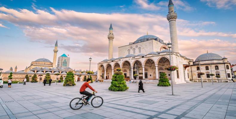 بخش‌های مختلف آرامگاه مولانا