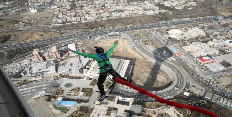 بانجی جامپینگ برج میلاد تهران