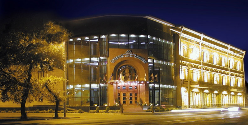 هتل های نزدیک سفارت آمریکا در ارمنستان؛ هتل آرارات