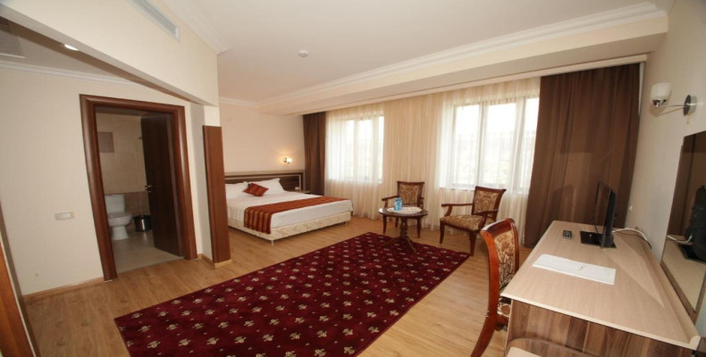 هتل آرتساخ ایروان