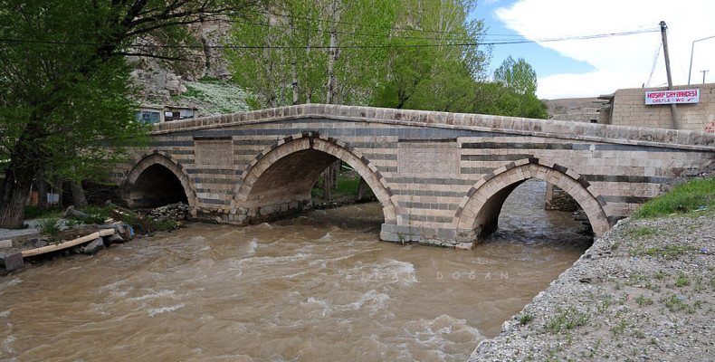 جاهای دیدنی وان ترکیه؛ پل تاریخی حسن‌بیگ 