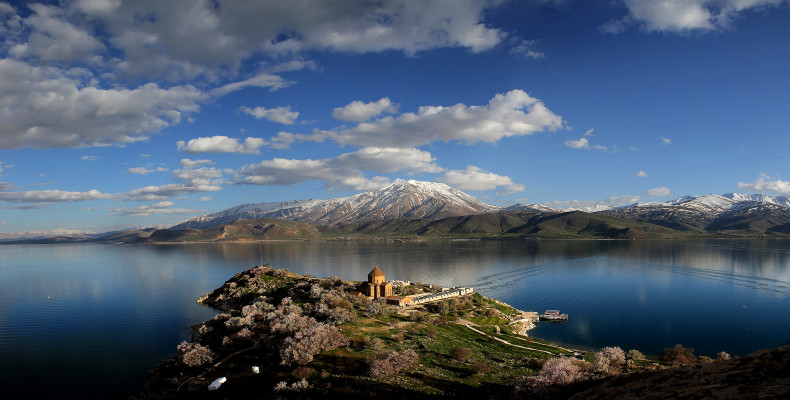 جاهای دیدنی وان ترکیه؛ دریاچه وان