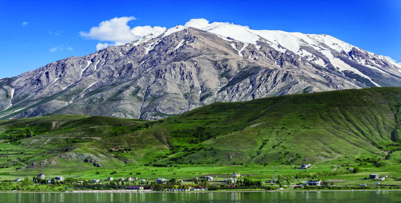 کوه آرتوس در وان