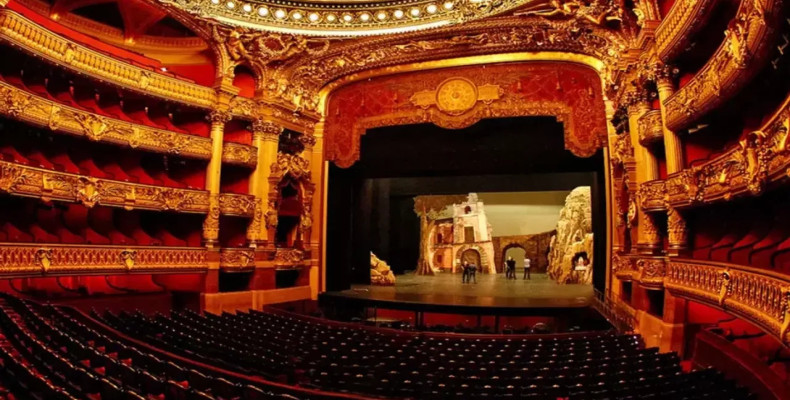 تماشای یک اجرای شگفت‌انگیز در اُپرا  آنتالیا