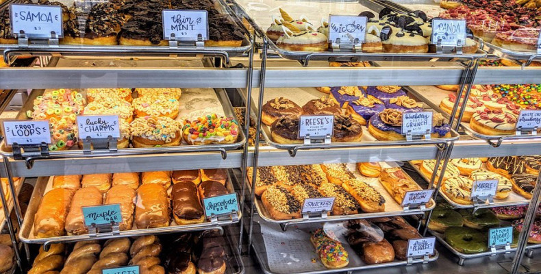 California Donuts؛ خوشمزه‌جات ۲۴ ساعته لذیذترین تفریحات شبانه لس آنجلس