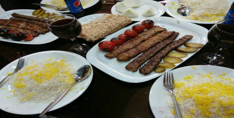 کباب خوشمزه در چلو کبابی اسلامی کرمانشاه