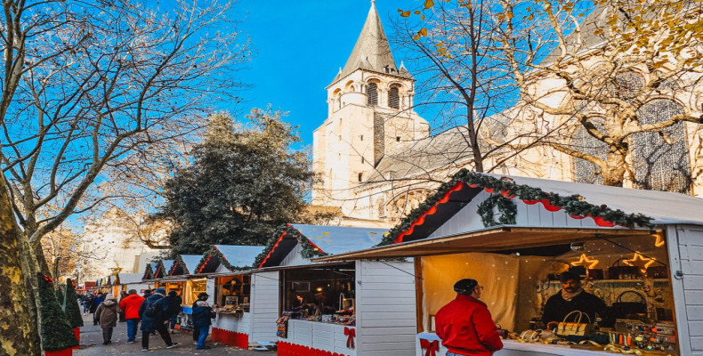بازارچه کریسمس در کلیسای سن ژرمن دو پر پاریس