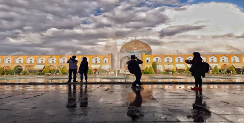 تور عکاسی دو نفره در لوکیشن‌های قدیمی و میدان نقش جهان