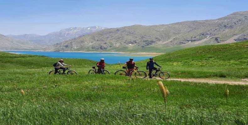 دوچرخه‌سواری در مسیرهای سبز آشوراده