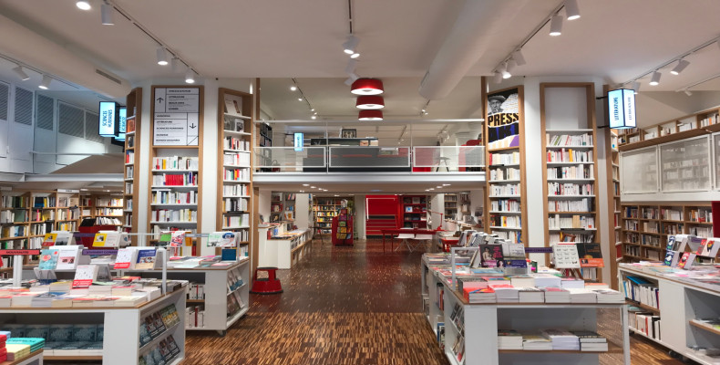 کتاب فروسی Éditions Gallimard در پاریس