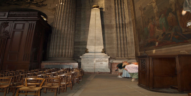 گنومون یا خط نصف‌النهار کلیسای سنت سولپیس پاریس