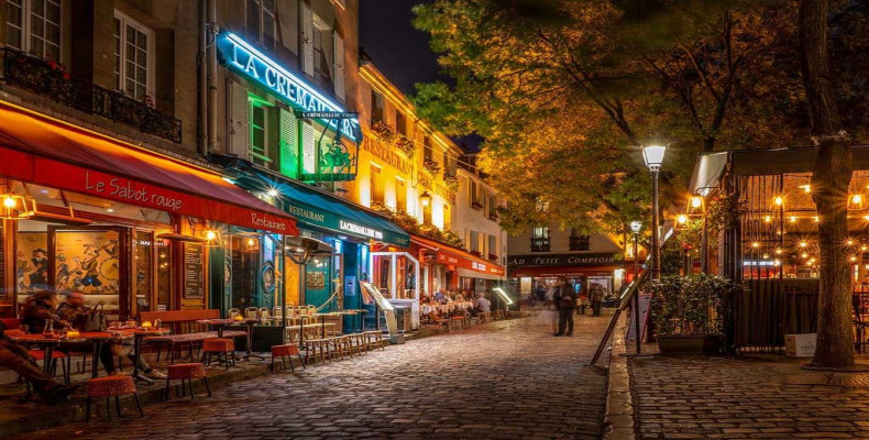 مونمارتر از جاهای دیدنی پاریس در شب