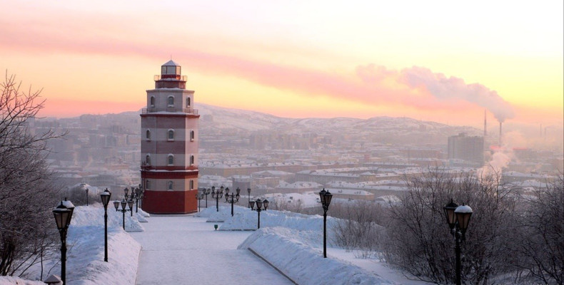جاهای دیدنی مورمانسک | 14 جاذبه دیدنی از شفق قطبی تا بندر تاریخی