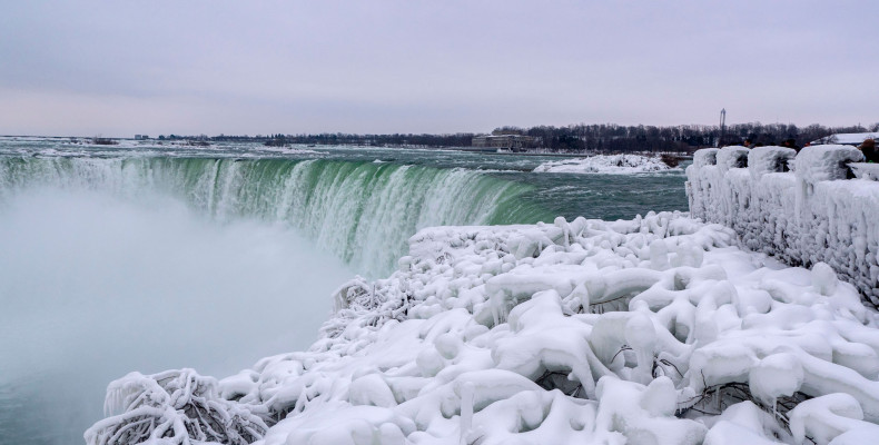 آبشار نیاگارا؛ زیبایی یخ‌زده در مرز آمریکا و کانادا