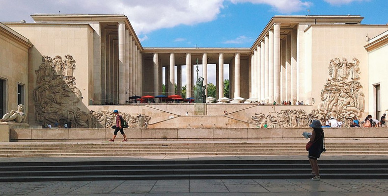 کاخ توکیو در اطراف میدان تروکادرو پاریس