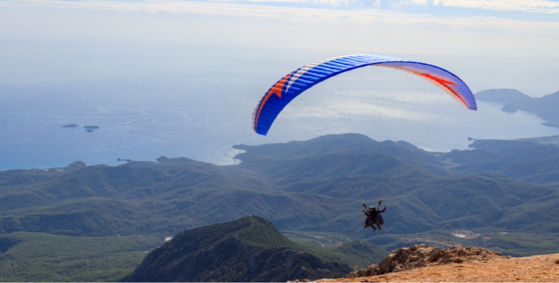 پاراگلایدینگ از تفریحات آنتالیا