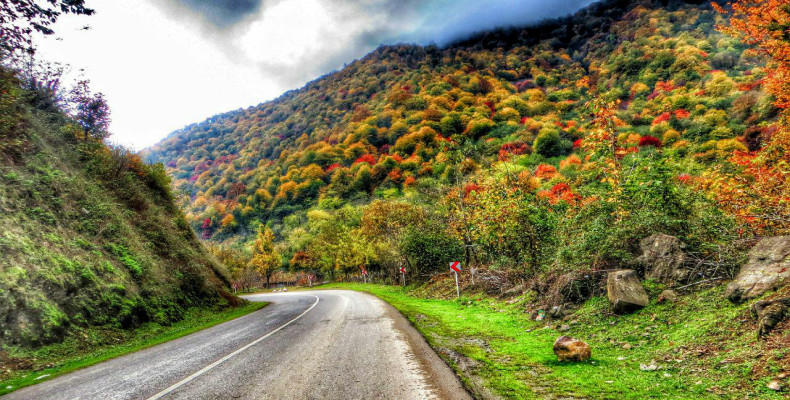 مسیر از جاده رودسر – رحیم‌آباد برای رسیدن به آبشار لوشکی