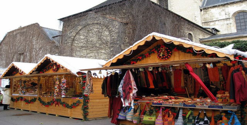 صنایع دستی کنار کلیسای سن ژرمن دو پر پاریس