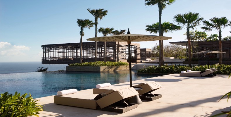 فضای بیرونی هتل Alila Villas Uluwatu از لوکس ترین هتل های بالی
