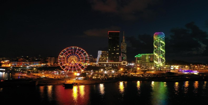 تفریحات شبانه باتومی 