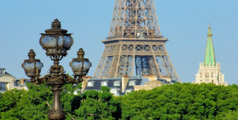 لوسترها و چراغ‌های برنزی پل آلکساندر سوم 