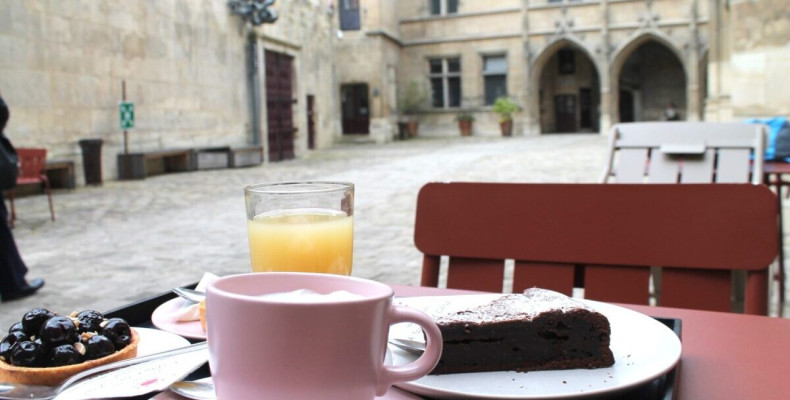 فروشگاه و کافه موزه