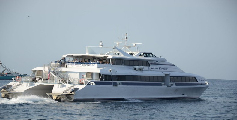 کشتی دنا از کشتی های تفریحی کیش